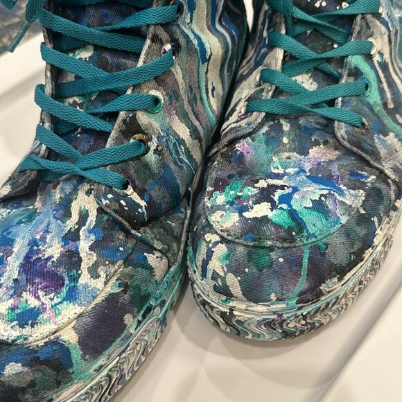 Levi’s Men’s Abstract Handpainted Combat Boots - Picture 4 of 10